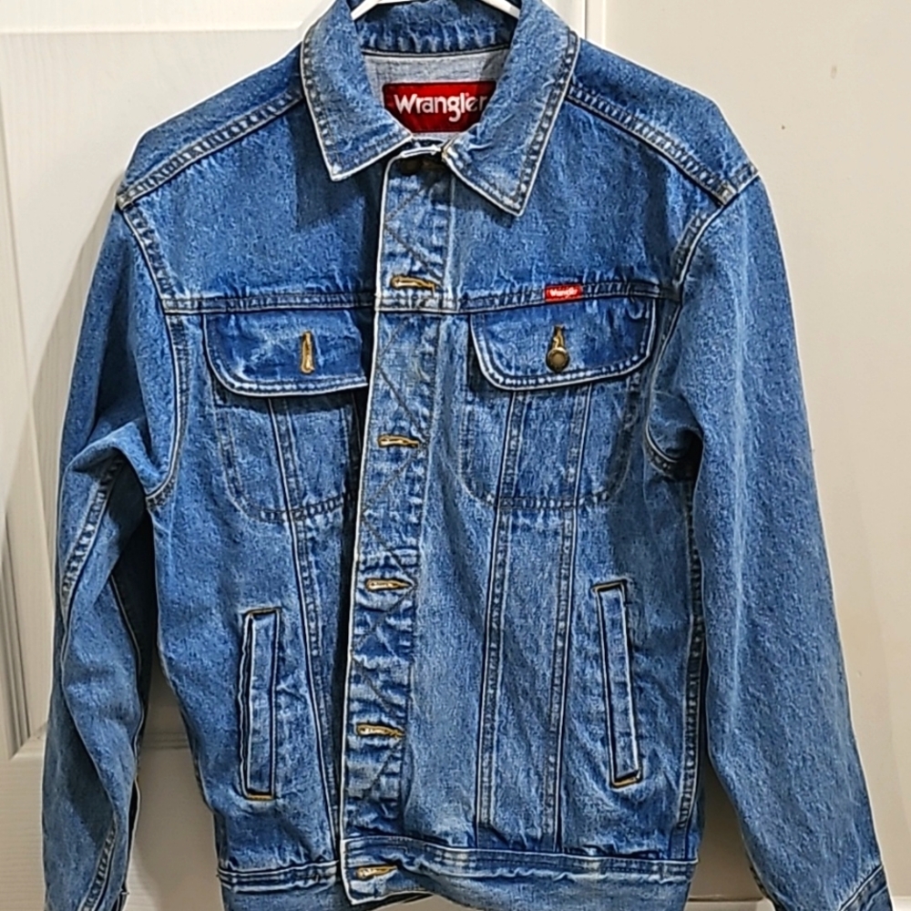 Wrangler Blue Jean Denim Jacket, Mens Size Small. Like new condition.